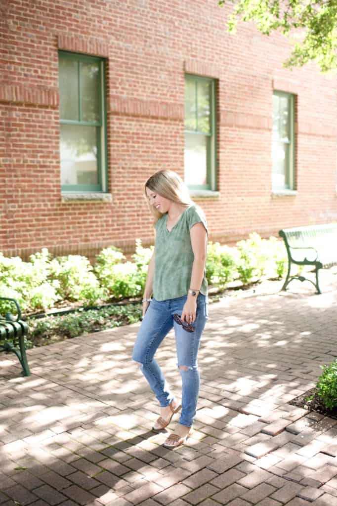 Outfits Inspired by Pinterest and created using thrifted items. casual summer outfit. Modest summer outfit inspiration. OOTD. green t-shirt, jeans outfit, brown sandals.