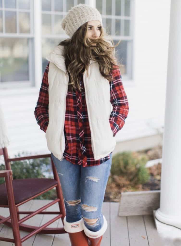 Winter outfits perfect for the cold. This casual winter outfit is perfect holiday parties or casual outings. Completely modest outfits, work outfits for women that will wow the coworkers. #aestheticwinteroutfits #cutewinteroutfits #snowoutfits winter outfits for going out. #streetstyle #womenswinterouftits #cabinstyle #snowoutfits