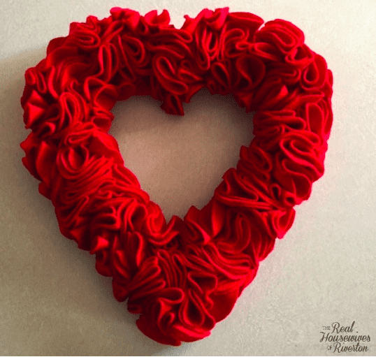 Valentines day decor, valentines day crafts for adults to decorate your house for the holidays. These easy crafts will get you in the spirit and ready to celebrate the day of love. Valentines day decorations are so cute! And these Valentines day ideas are all winners! Valentines day DIY for a happy valentines day. Perfect for any Valentines day party you may have. Valentines day wreath