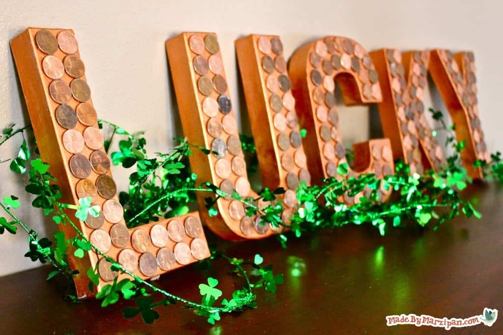 St. Patricks Day decorations and crafts that are fun for adults and kids!