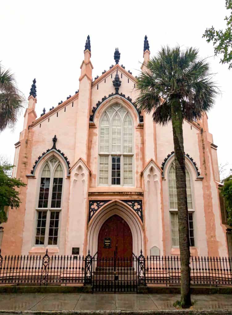 make sure your charleston itinerary leaves room to walk and explore the streets of charleston. this charming destination in the south is beautiful and full of historic buildings. Walk the streets and discover all the hidden gems of charleston.