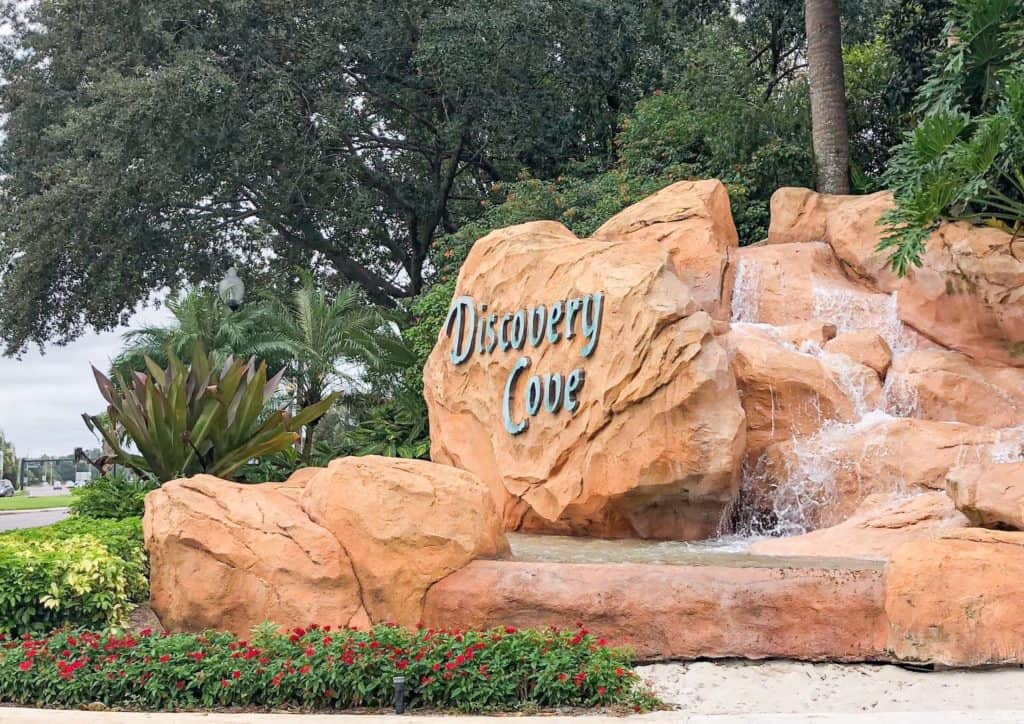 The Discovery Cove entrance sign. from this moment on you will find yourself transported into a beautiful beach oasis right in the middle of Orlando, Florida.