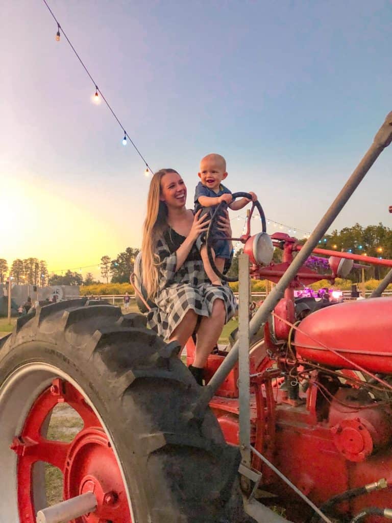 Everything you need to know to visit Raprager Family Farm as a fun weekend activity near Tampa. This is a fun place to visit for the whole family and especially with young kids.