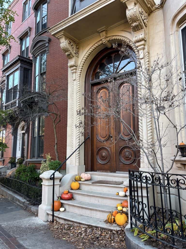 You can find cute doorways like these all over boston but particularly in the Beacon HIll, Back Bay and North End Neighborhoods. Keep an eye out as you explore during your weekend in Boston
