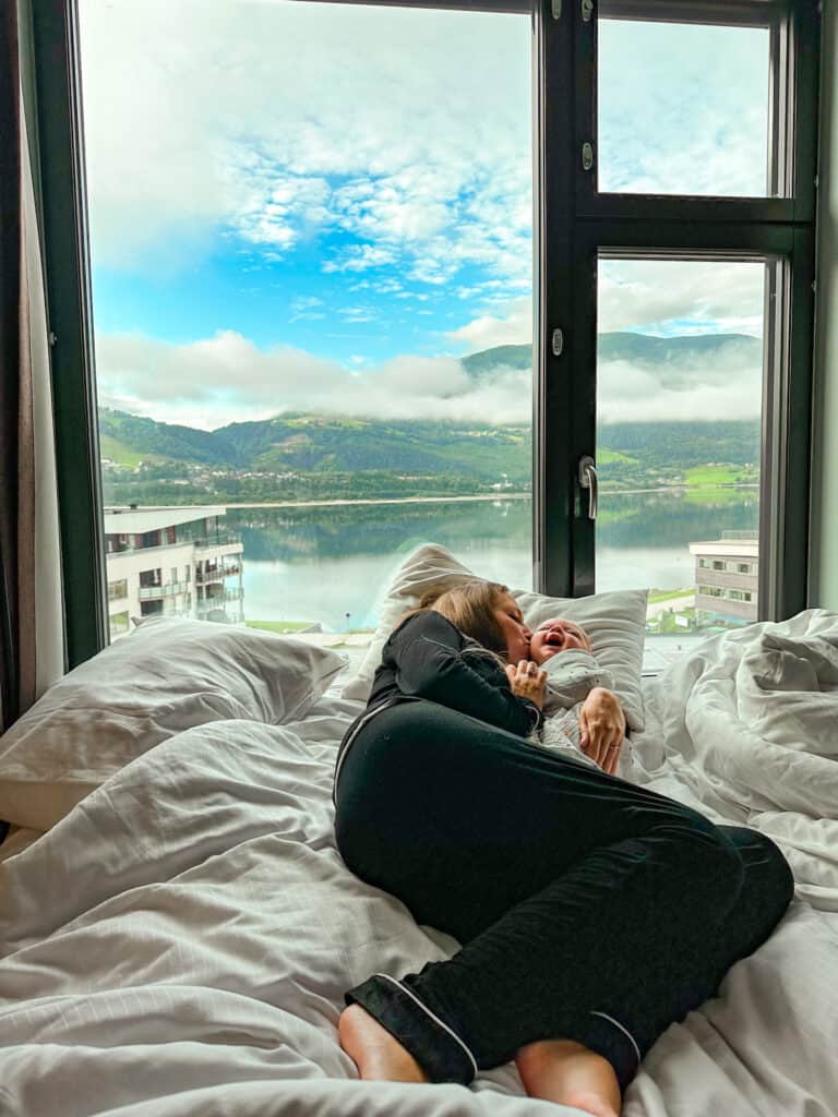 The Scandic Voss Hotel in Voss offers great views of the natural surroundings. You can see it from bed like us when you wake up in the morning.